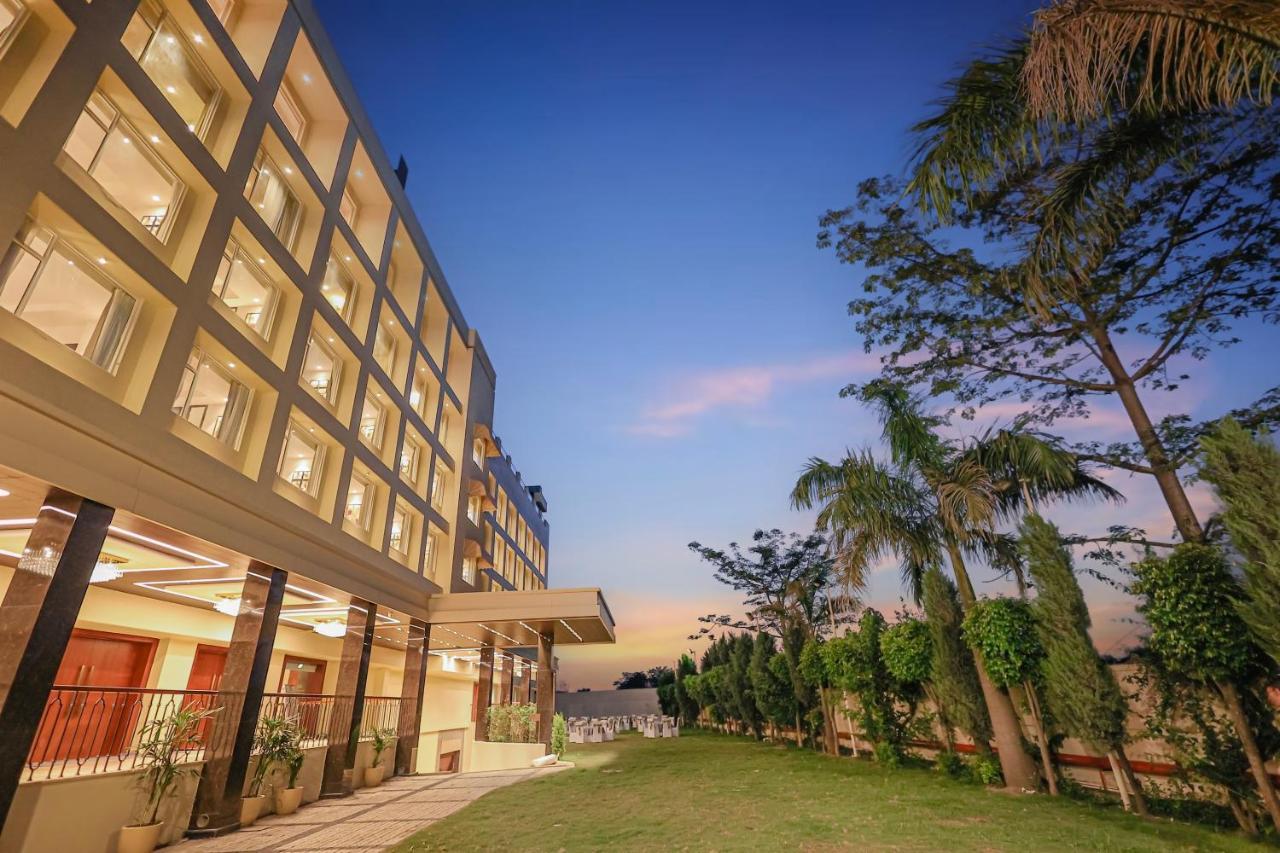 Regenta Dehradun By Royal Orchid Hotels Limited Экстерьер фото