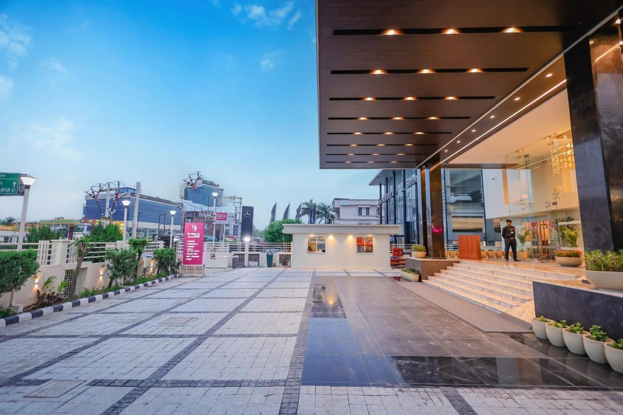 Regenta Dehradun By Royal Orchid Hotels Limited Экстерьер фото