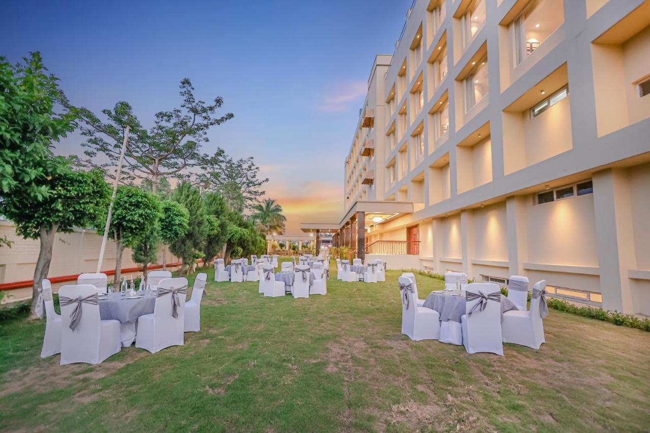Regenta Dehradun By Royal Orchid Hotels Limited Экстерьер фото